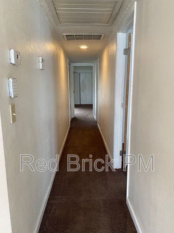 Building Photo - 800 E 23rd St