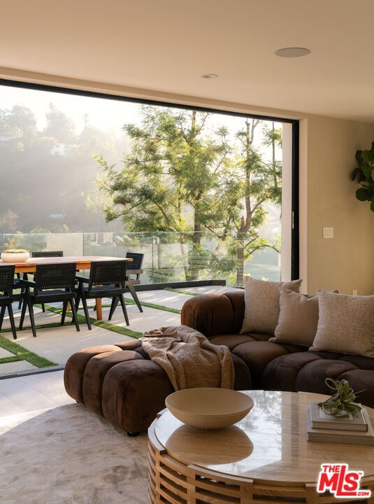 Building Photo - 2608 Zorada Dr