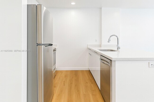 Building Photo - 1950 Fletcher St