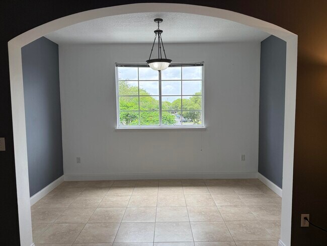 Building Photo - 9905 Baywinds Blvd