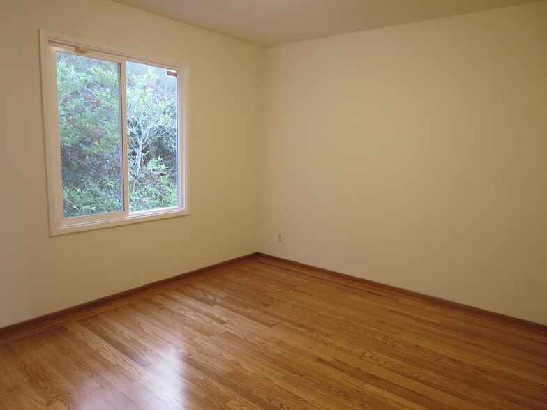 Building Photo - 124 Dellbrook Ave