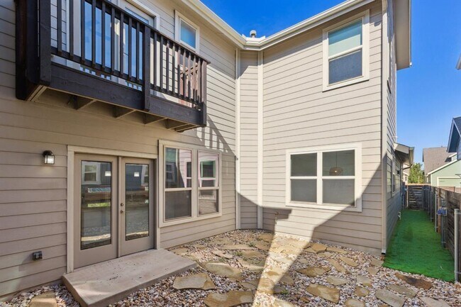 Building Photo - 6000 Baythorne Dr