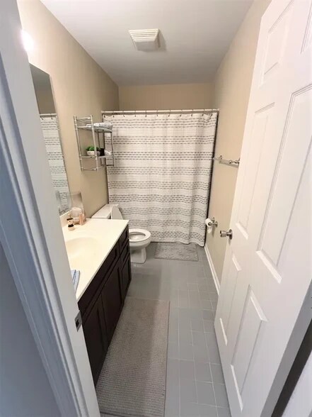 Building Photo - 728 N Gary Ave