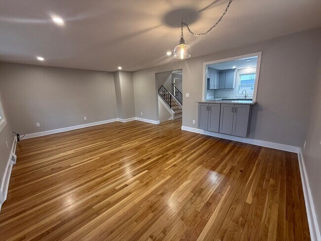 Building Photo - 7 Silvia Ct