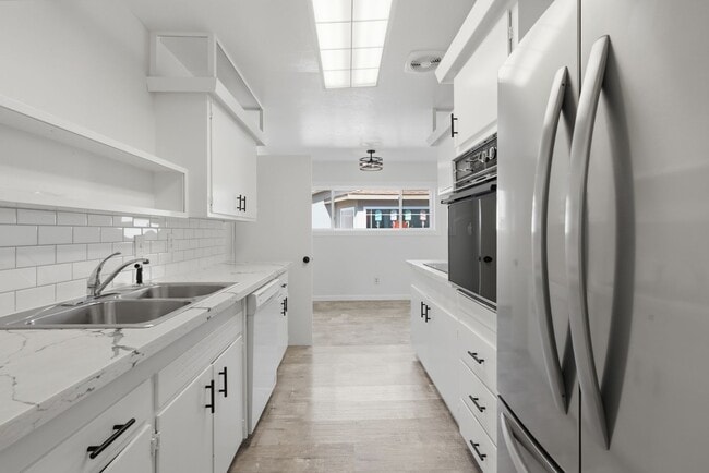 Building Photo - Spacious South San Francisco Home with Large Backyard, Garage & In-Unit Laundry