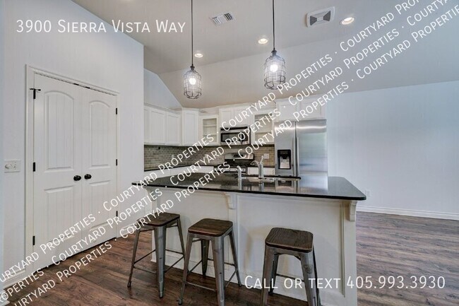 Building Photo - 3900 Sierra Vista Way