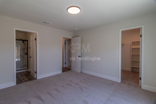 Building Photo - 8720 Fox Creek Dr
