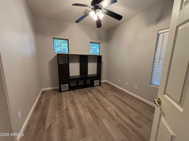 Building Photo - 948 E Savannah Dr