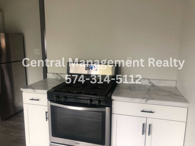 Building Photo - Updated 3 bedroom 1.5 bath home close to Notre Dame