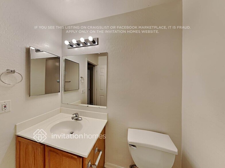 Building Photo - 13516 W Solano Dr