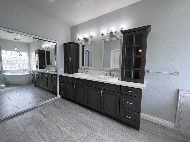 Building Photo - 678 Kentons Run Ave