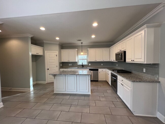 Building Photo - Cella Gardens