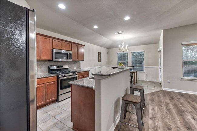 Building Photo - 328 Langely