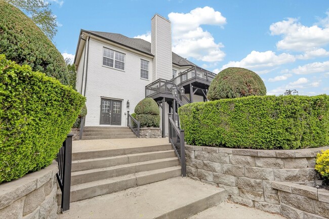 Building Photo - Beautiful 6BR Executive Brentwood Home with Pool