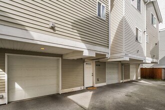 Building Photo - 3Bd/2.25Ba Seattle Townhouse