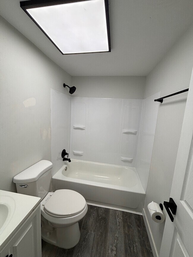 Building Photo - 1102 Apache Dr