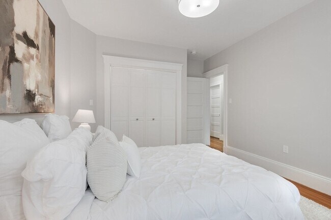 Building Photo - 38 Dorset St