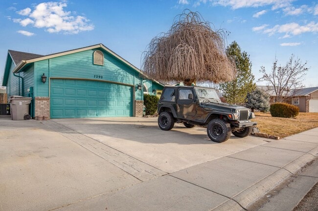 Building Photo - Furnished 3-Bedroom Home with Fenced Yard - Pet Friendly