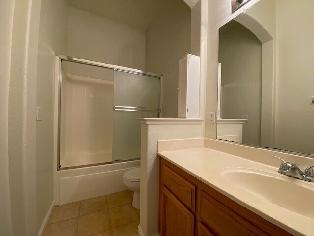 Building Photo - Charming 5 bedroom 2.5 bathroom home located in Natomas!