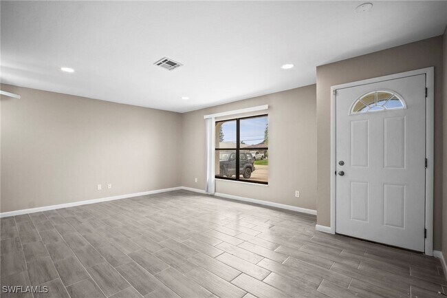 Building Photo - 1413 SE 23rd Pl