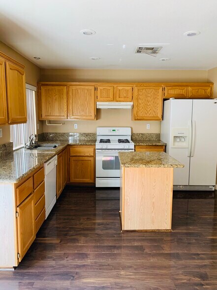 Building Photo - 5 Spur Cross Cir