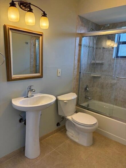 Building Photo - 400 SW Buxton Ave