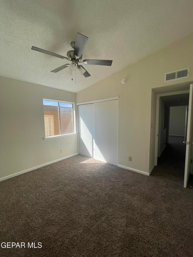 Building Photo - 864 Barandal Dr
