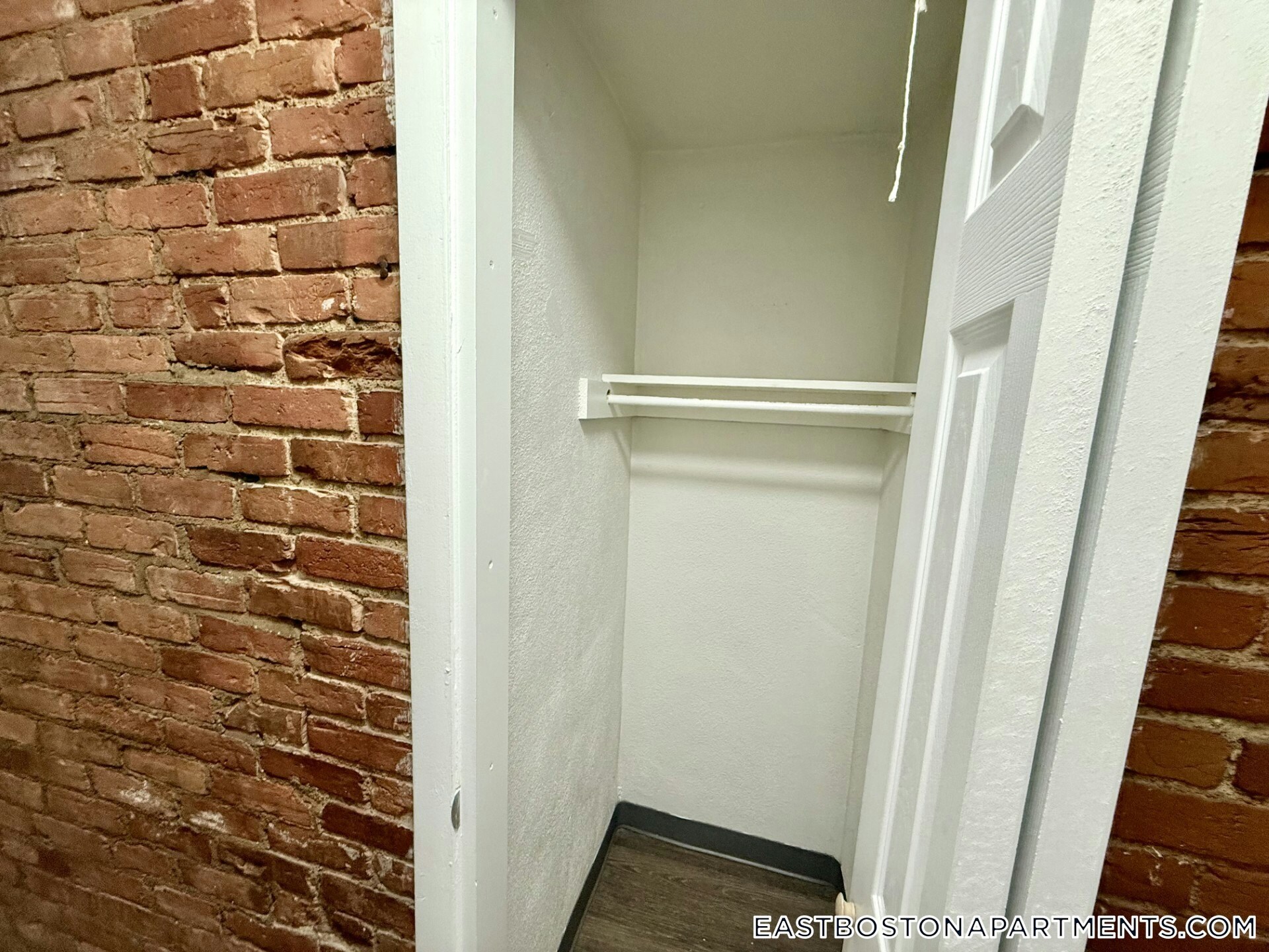 Building Photo - 298 Meridian St