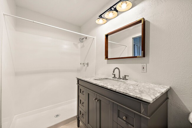 Building Photo - Top-Floor Condo with Panoramic Lake Easter Views, Vaulted Ceilings & Modern Updates!