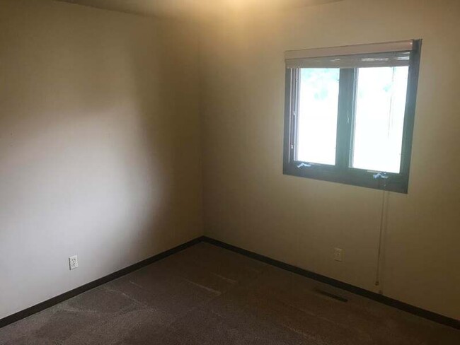 Building Photo - 319 Opal Cir