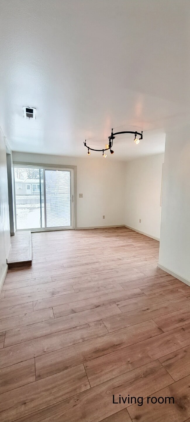 Building Photo - 1228 Garden Ln