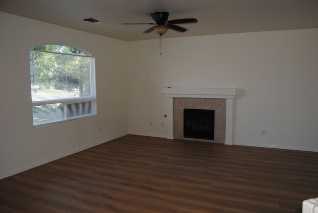 Building Photo - 2715 Paradise Point Pl