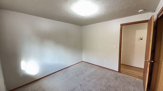 Building Photo - 3 Bedroom 1.5 Bath Home Fenced Yard, Shed & Garage