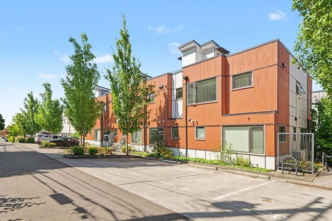 Building Photo - 3810 California Ave SW