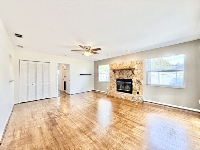 Building Photo - 2701 56th Ln N