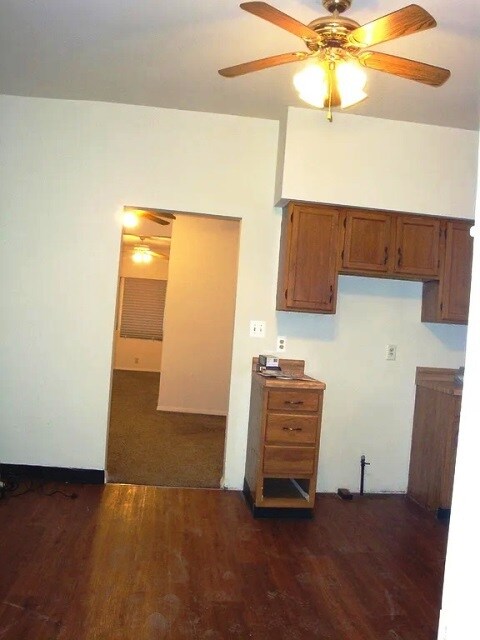 Building Photo - 609 W Market St