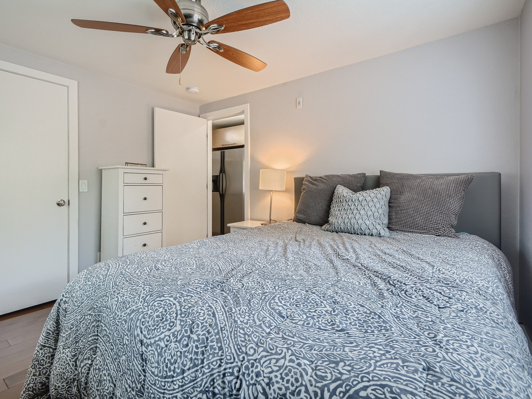 bedroom - 120 S Pennsylvania St