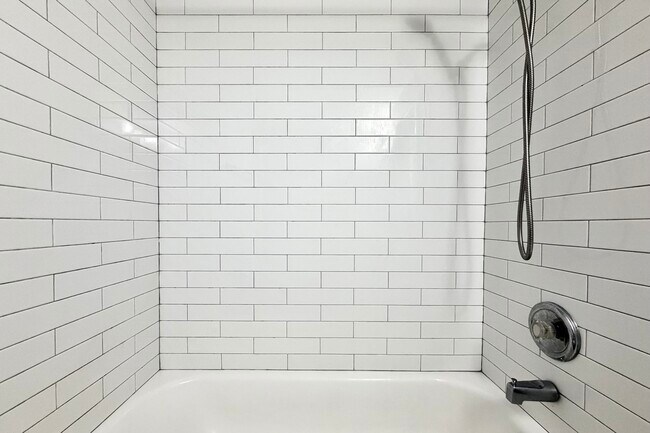 Building Photo - 1346 Forestdale Ct