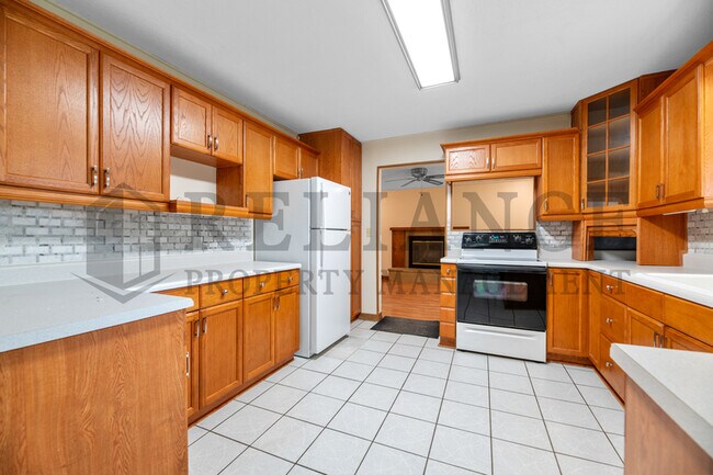 Building Photo - 614 N Brownthrush Ln