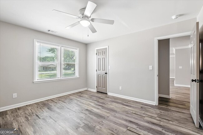 Building Photo - 158 Sproull Rd SE