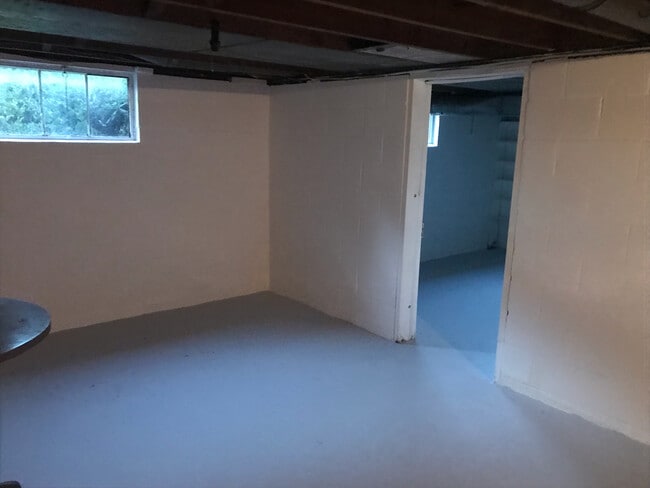 Building Photo - 566 E Sebewaing St