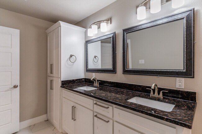 Building Photo - 310 Ditto Ave