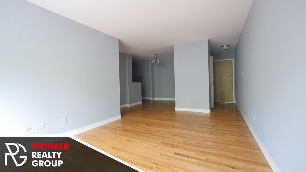 Building Photo - 625 W Wrightwood Ave