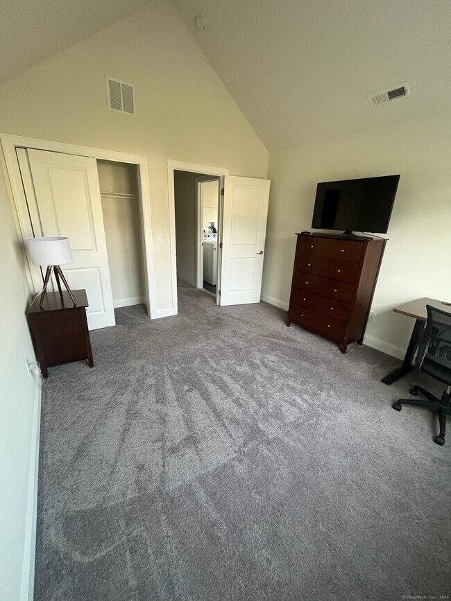 Building Photo - 11 Arrowwood Ct