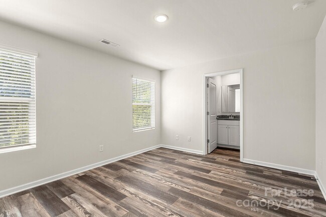 Building Photo - 117 Dogwood Vlg Trl