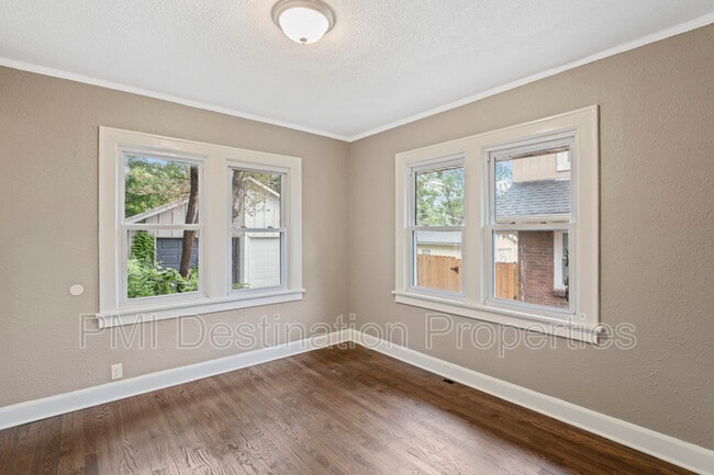 Building Photo - 1312 E 62nd Terrace