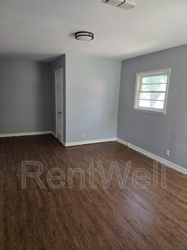 Building Photo - 2407 28th St