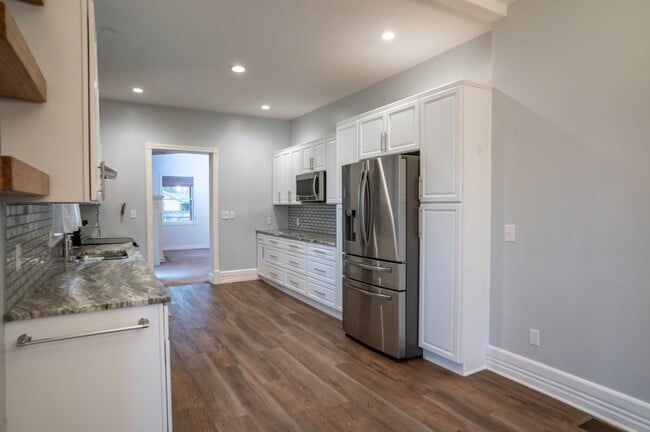 Building Photo - 422 S Michigan Ave