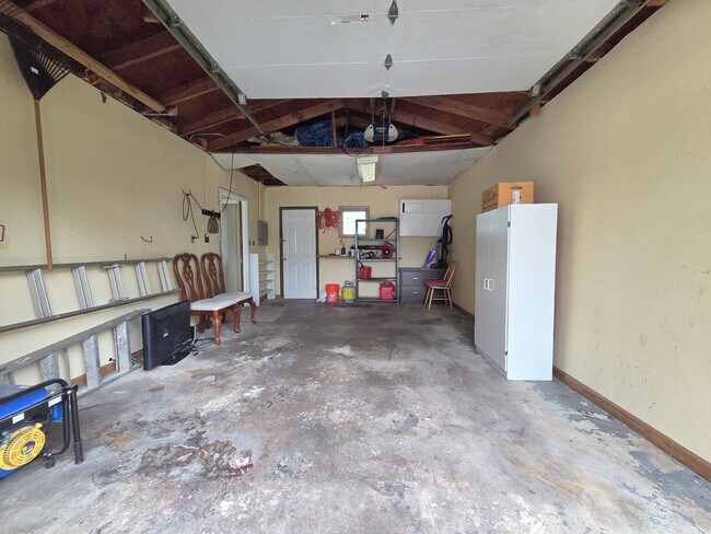Building Photo - 336 E Orchard St