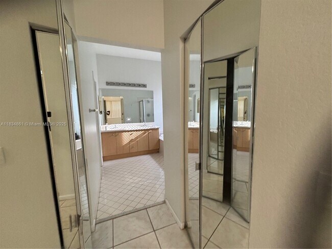 Building Photo - 952 Sunflower Cir